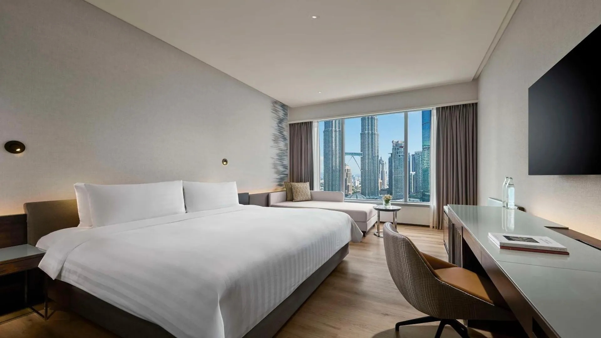 Traders Hotel, Kuala Lumpur Hotel